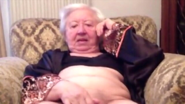 Grannie play xxx fingering video